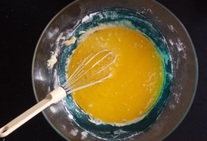 mélange-beurre-farine-sucre-oeuf